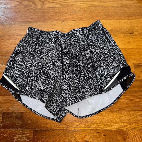 Lululemon Hotty Hot Short II | 4” Inseam | Polar Shift Inverse Alpine - Picture 6 of 11